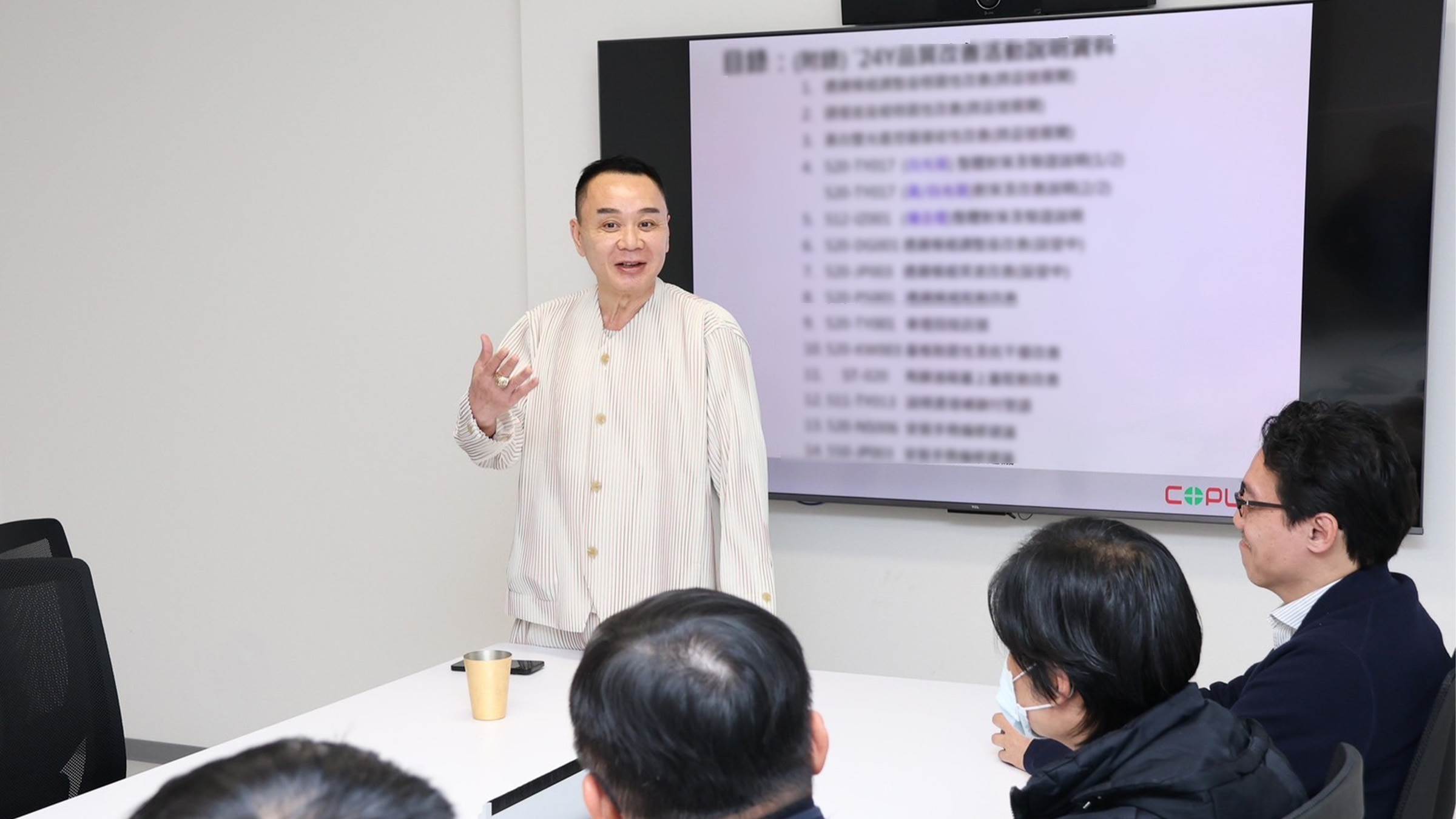 吳柏樺也將自身經驗分享，像是大家常用的LINE，除非是親人或很熟的朋友、重要客戶，否則他不會亂加。（圖／愛爾麗提供）