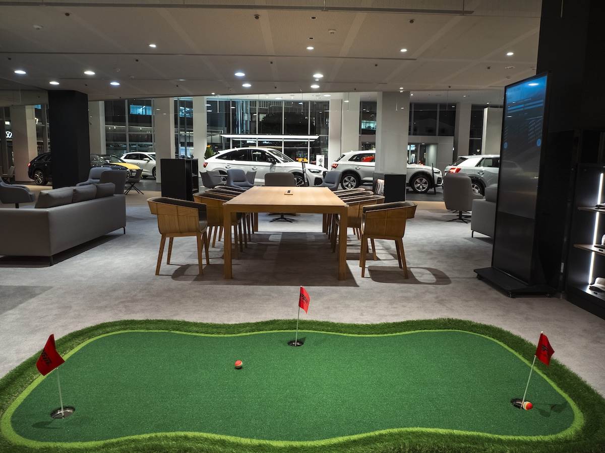 Audi新莊除了升級休憩區硬體設備，並新增高爾夫體驗區域。（圖／Audi Taiwan提供）
