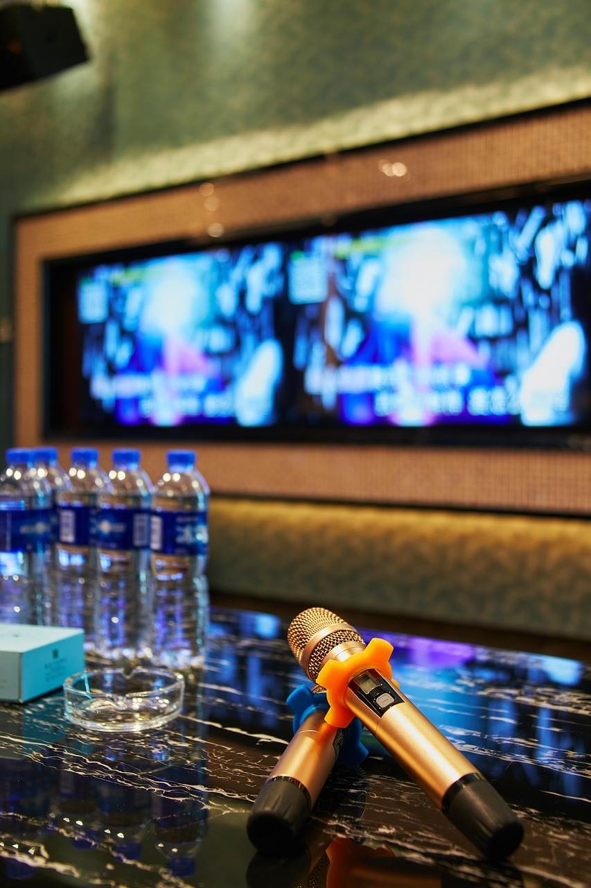 原PO指出，自己是連跟朋友出門唱歌、喝酒，都還會抽空打電話報備的人。（示意圖／翻攝自pixabay）