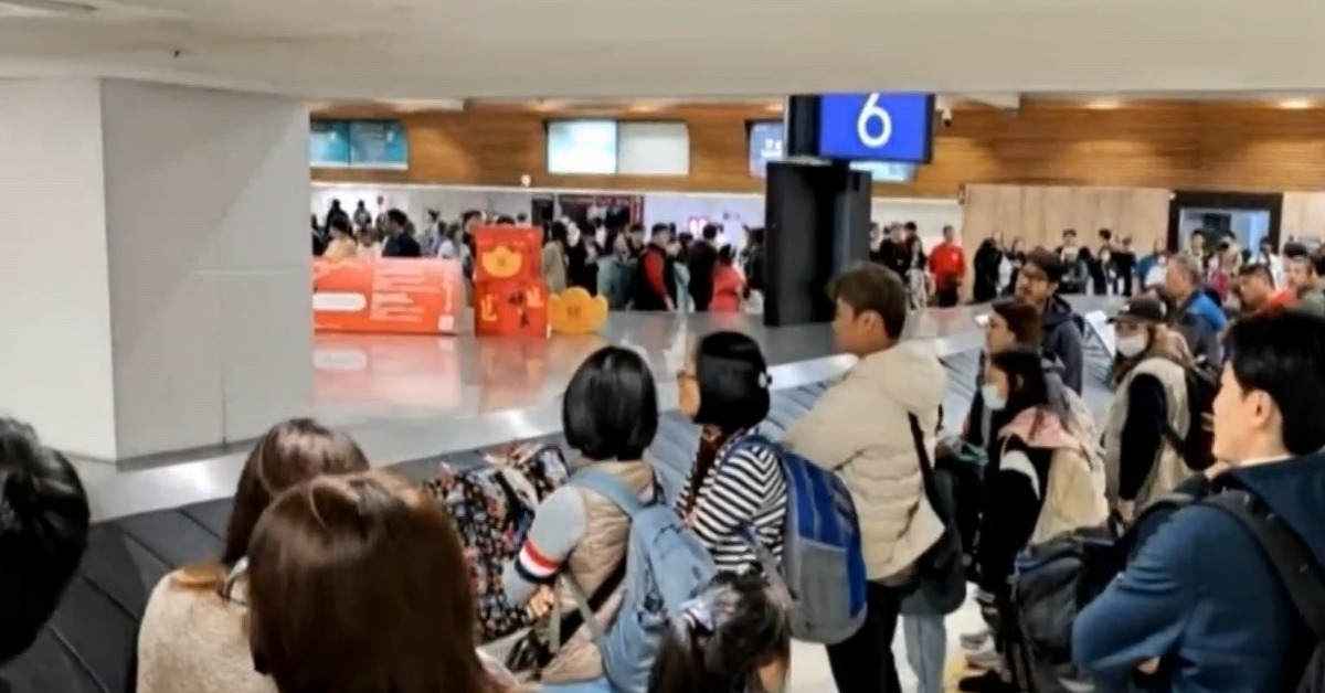 桃園機場預估，今（2）天估計就有7.8萬人返台。（圖／東森新聞）
