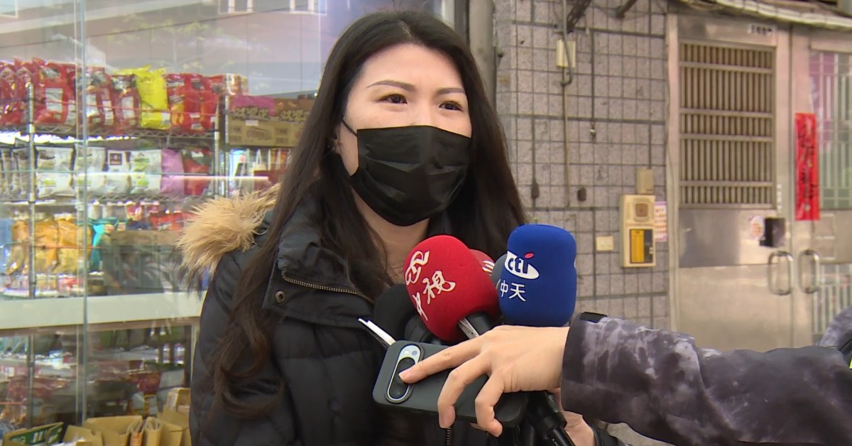 有一名家教老師在超商買飲料，被一名男工程師碰小腿、偷拍裙底。（圖／東森新聞）