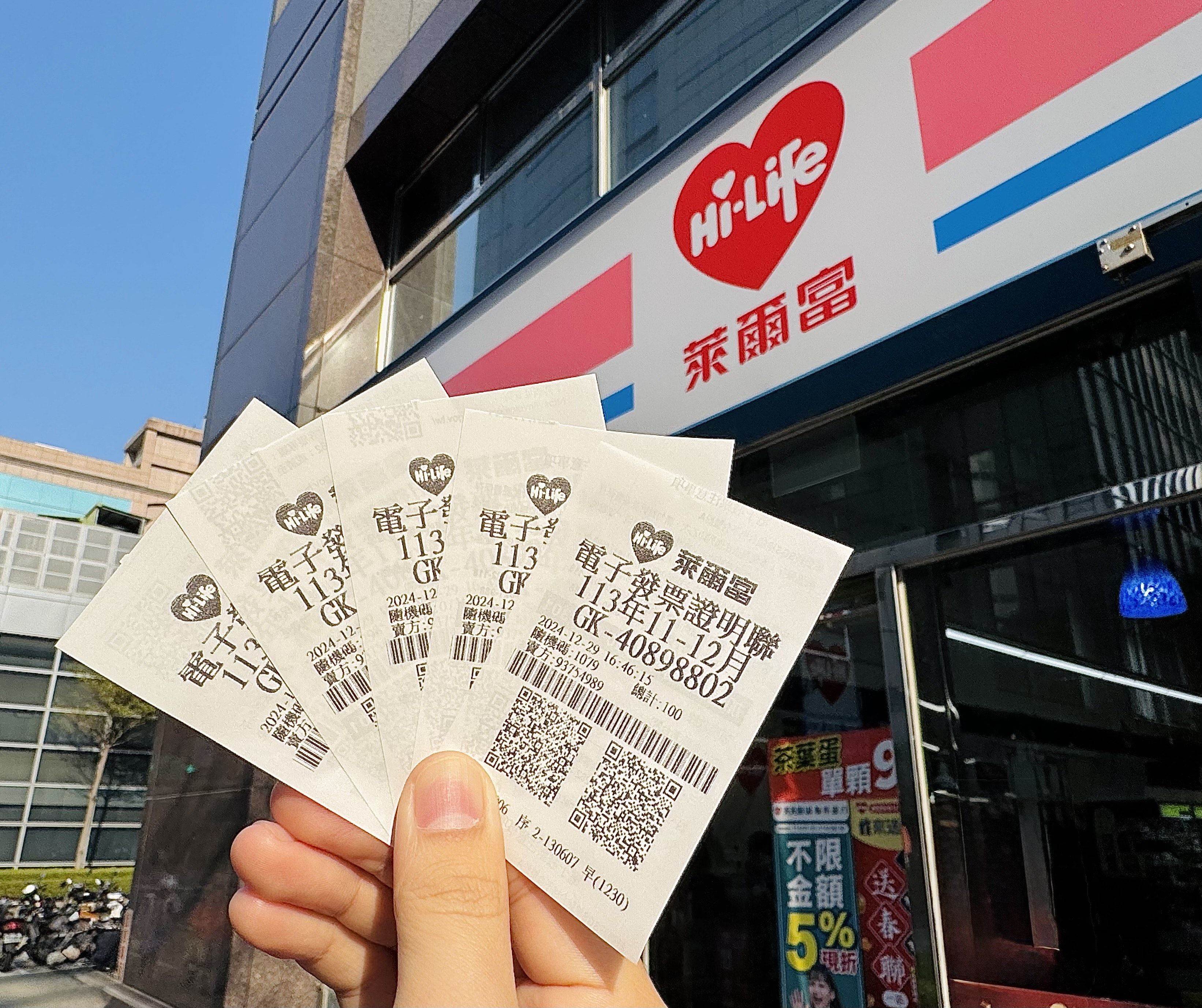 萊爾富開出1千萬、200萬發票，幸運得主僅花35元購買飲料即成千萬富翁。。（圖／業者提供）