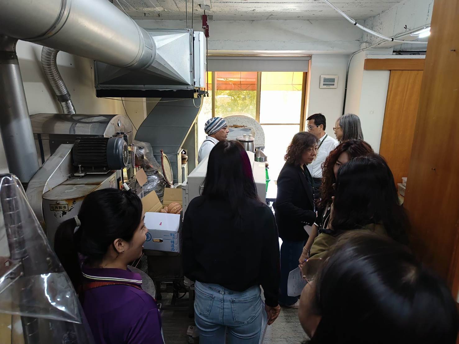 評審團仔細檢視餐廳符合綠色友善標準。（圖／高雄市政府提供）