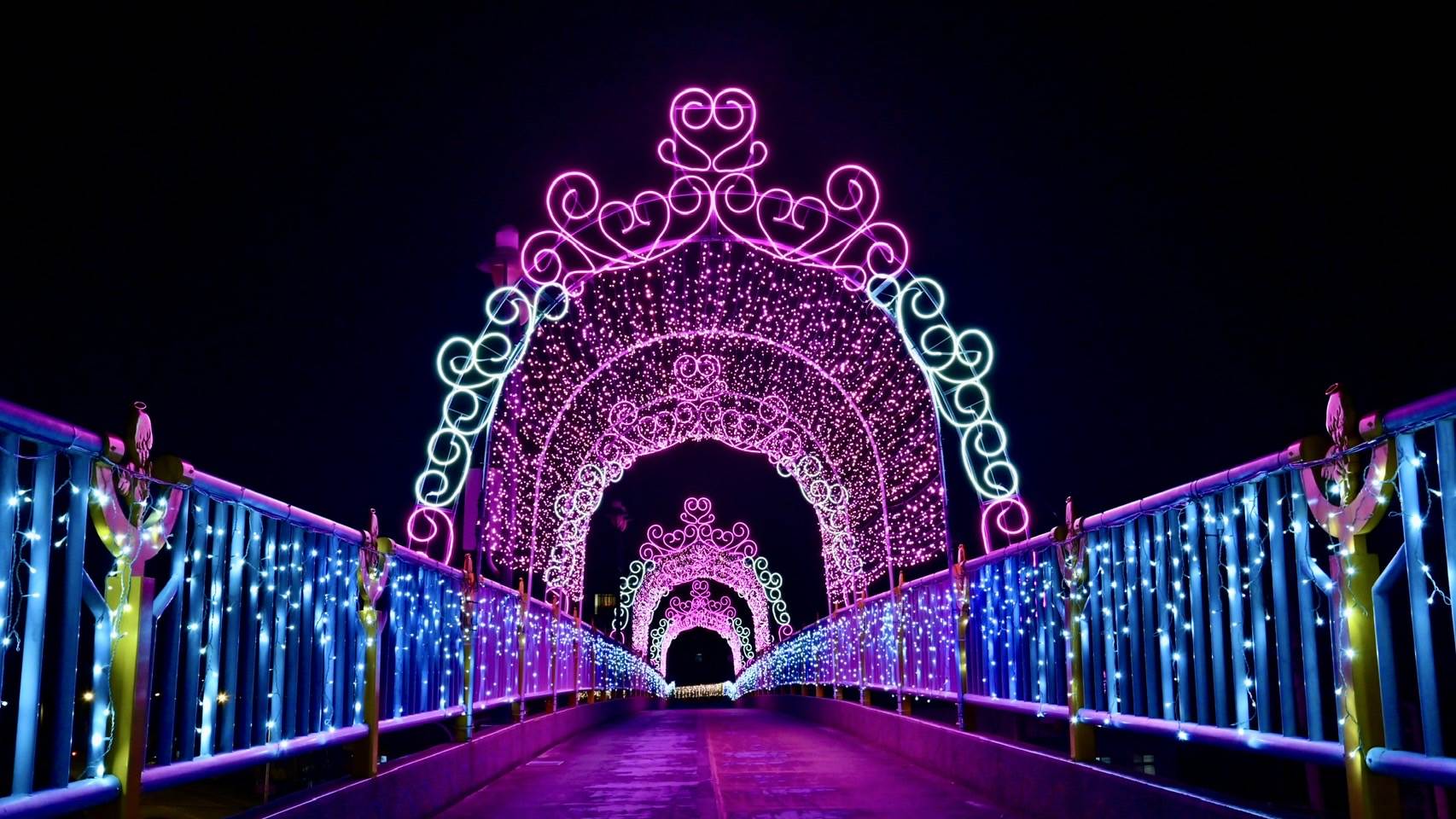 燈組「無限愛戀」。（圖／辰騂有限公司提供）