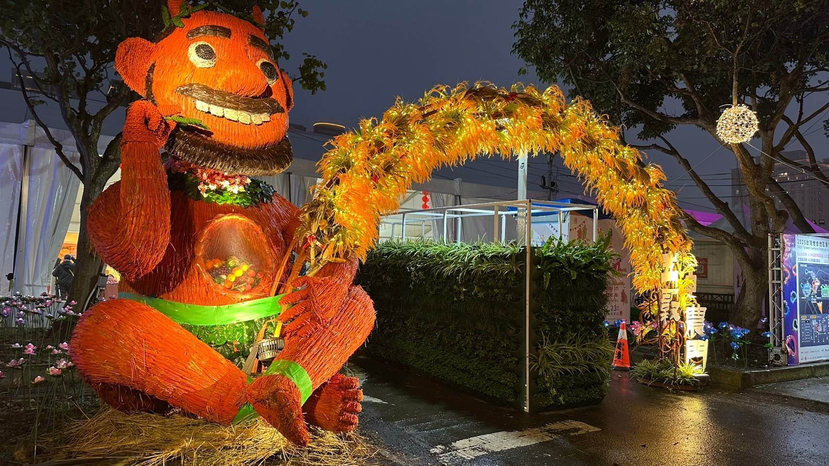 「智慧農耕門」以農夫形象為主題的入口意象。（圖／桃園市政府農業局提供）