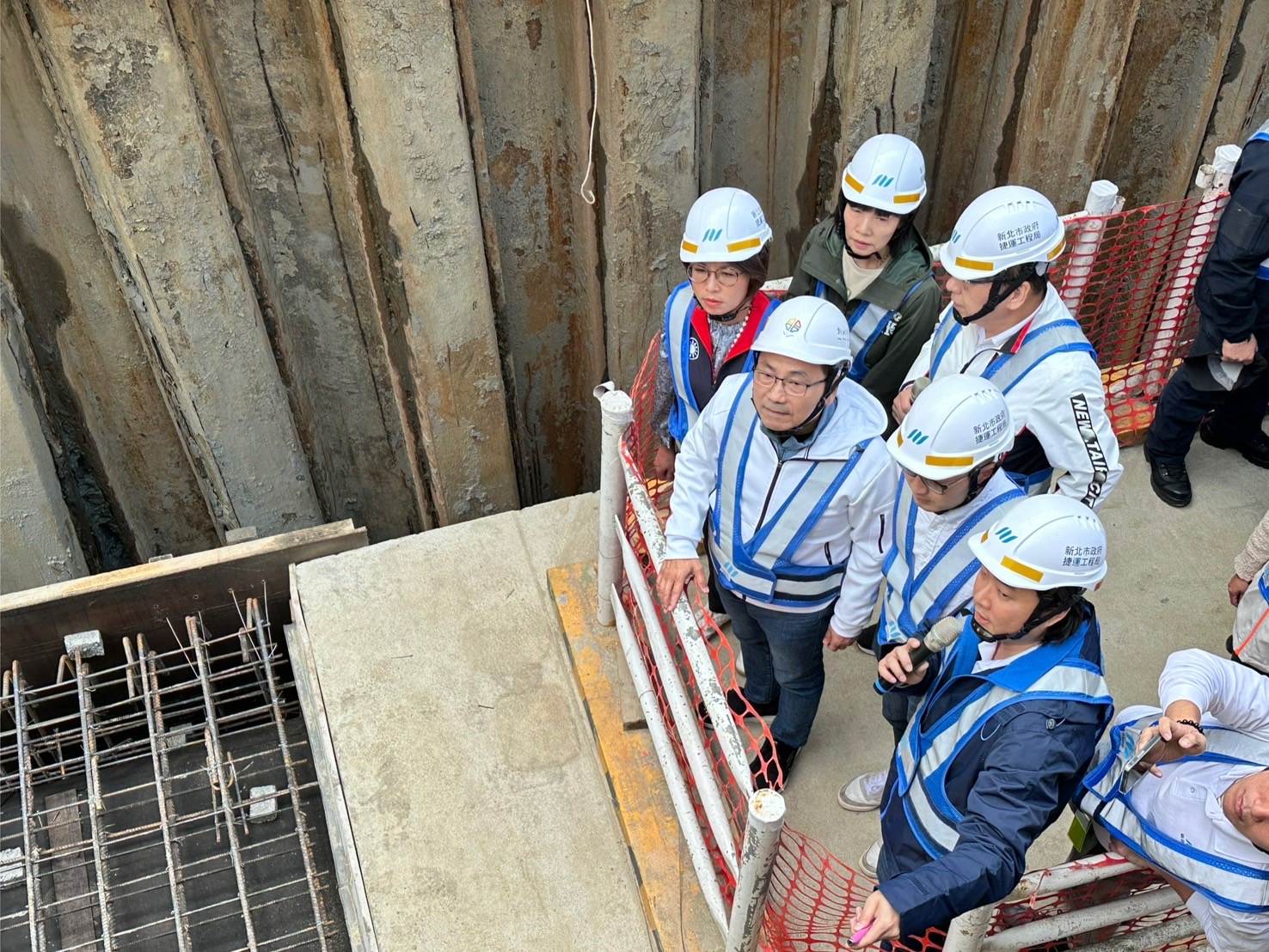 市長視察雨水箱涵施工狀況。