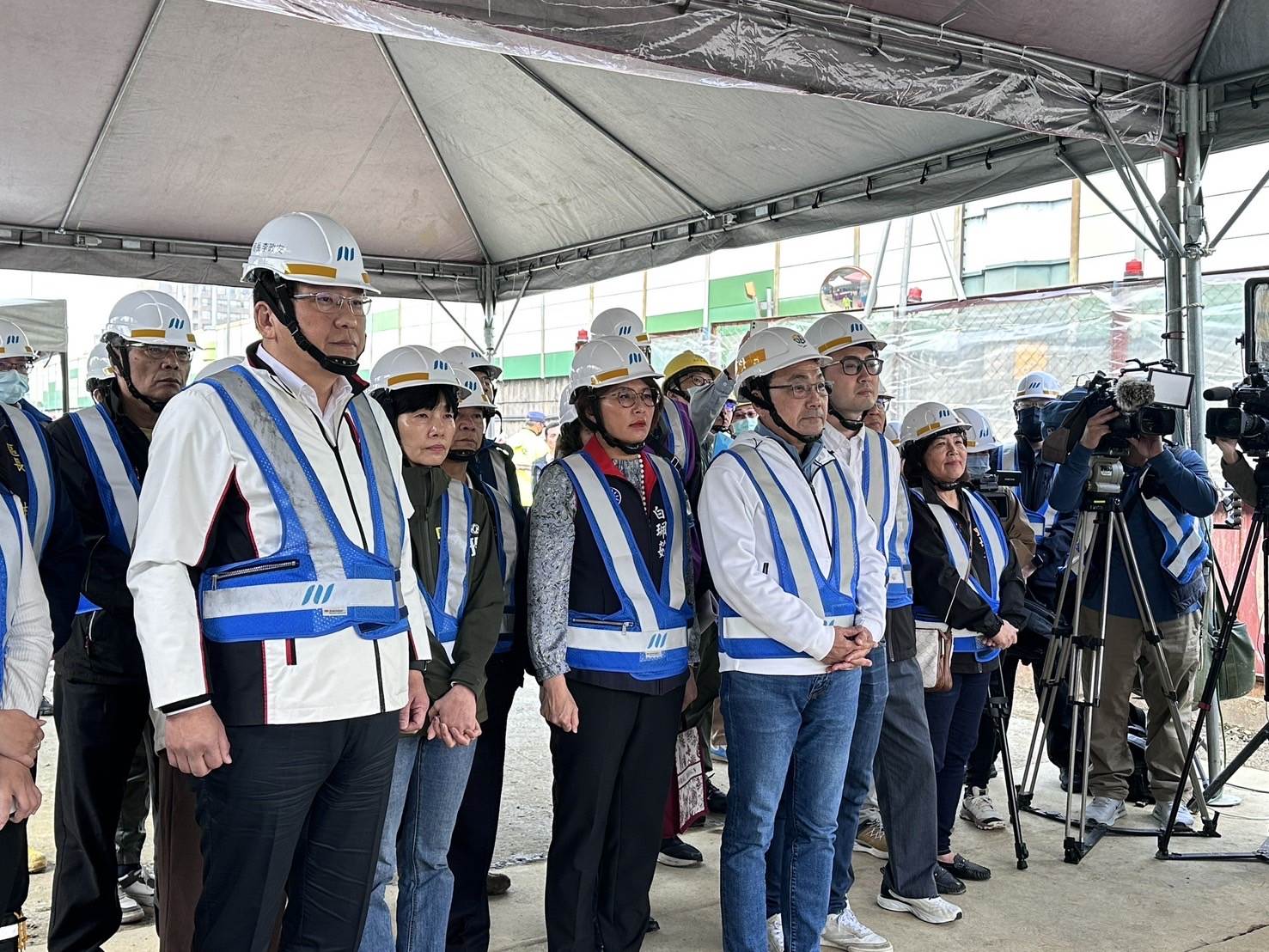 侯市長聽取汐東線要徑工程簡報。（圖／新北市政府捷運工程局提供）