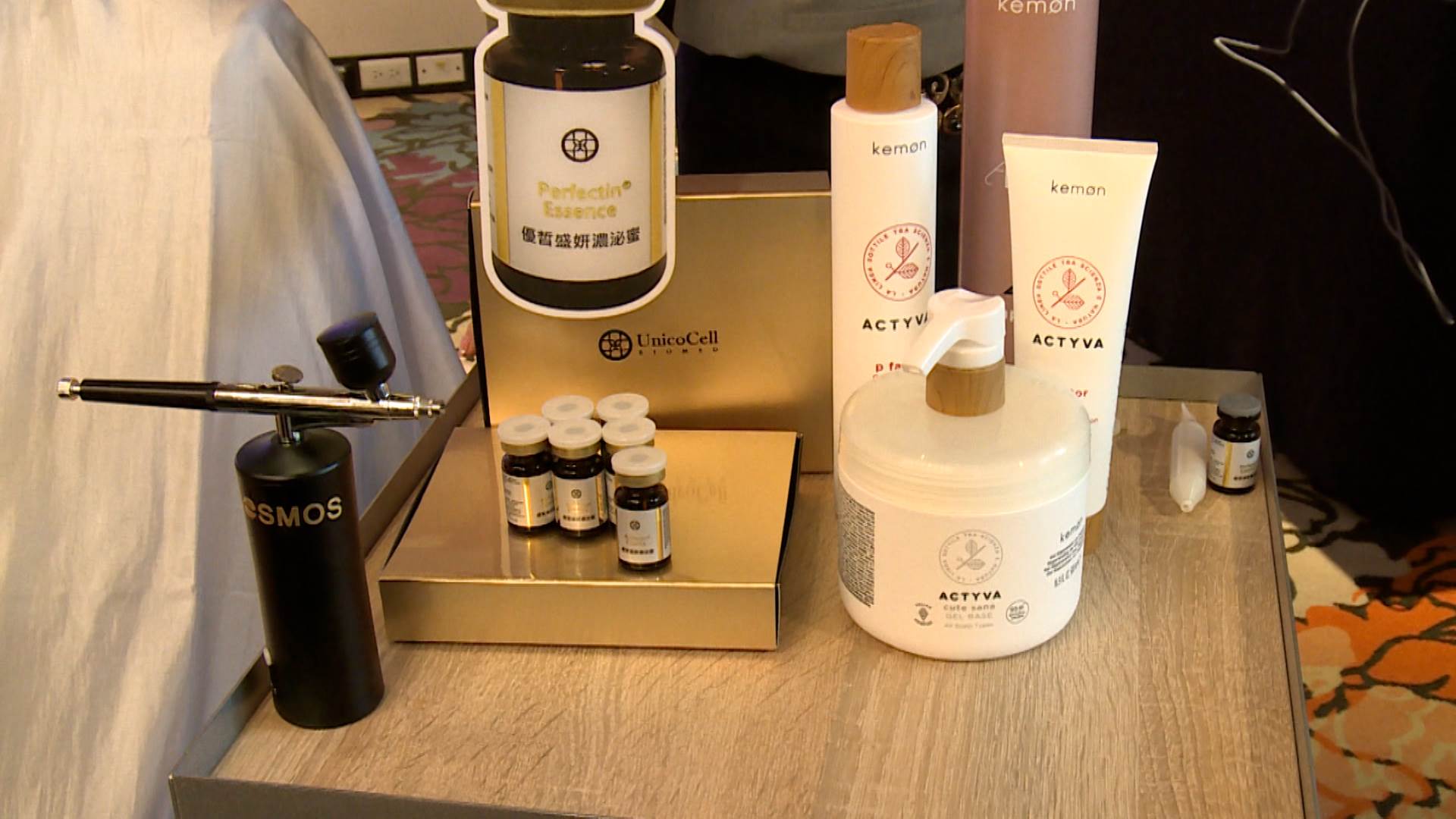 曼都推出了「<a href='/search/tags/天使光/' target='_blank'>天使光</a>」髮型系列，為顧客帶來全新的造型體驗。（圖／東森新聞）