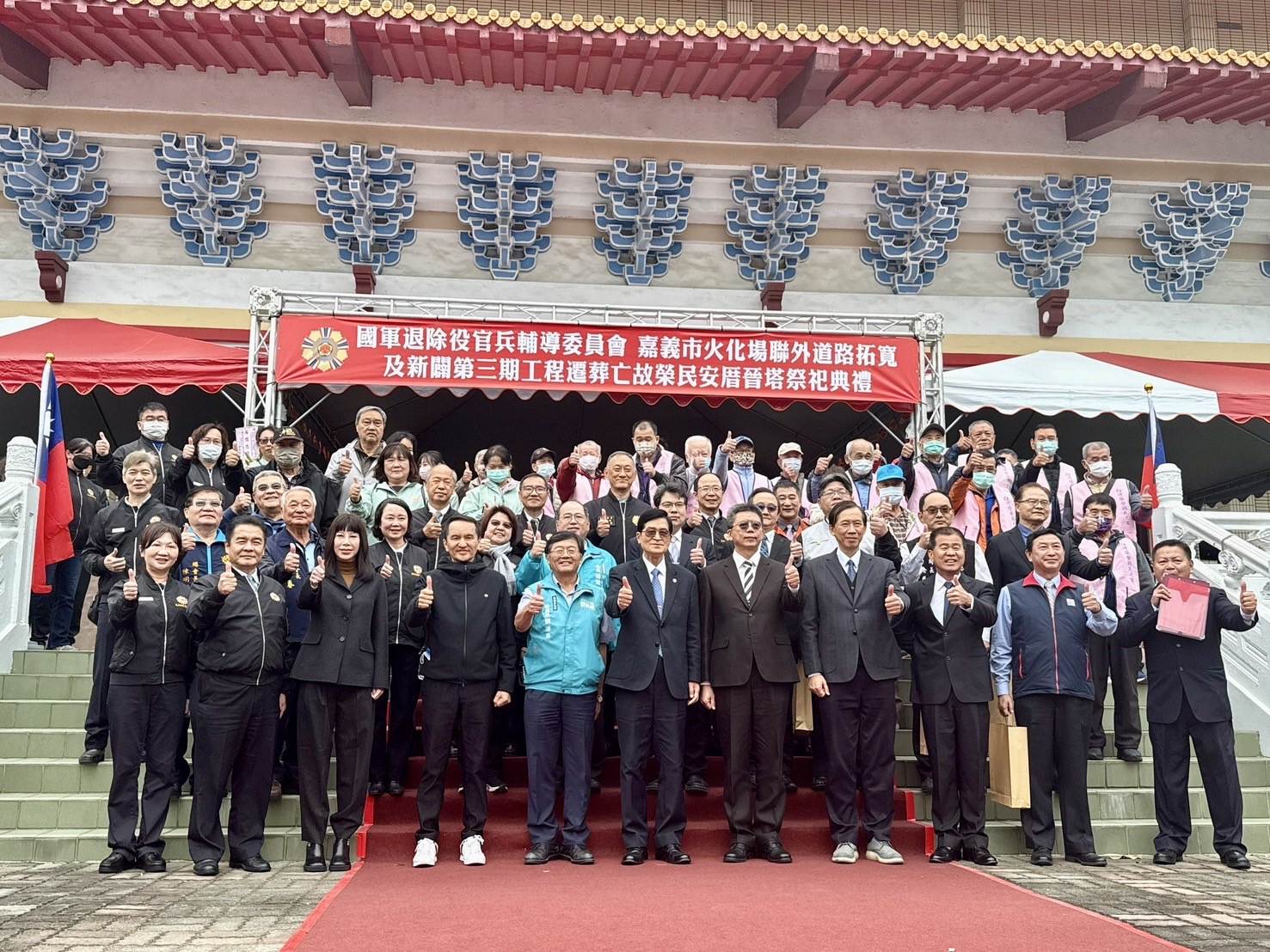 愛爾麗總裁常如山助亡故榮民遷葬。（圖／愛爾麗提供）