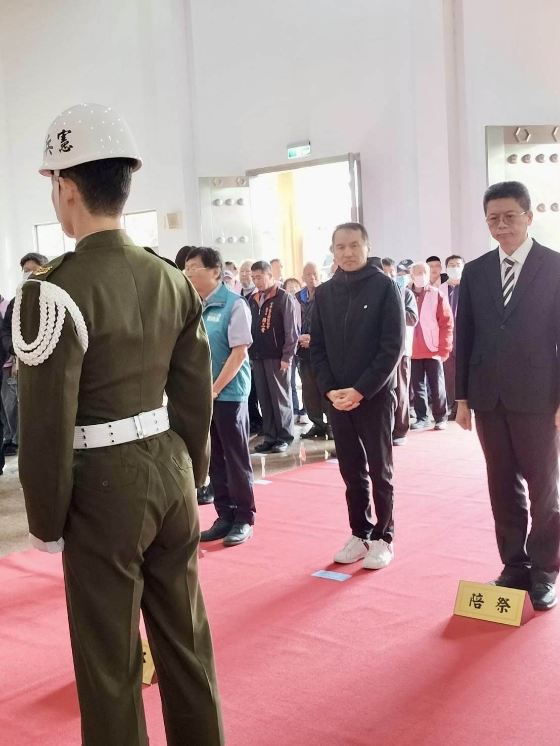 愛爾麗總裁常如山助亡故榮民遷葬。