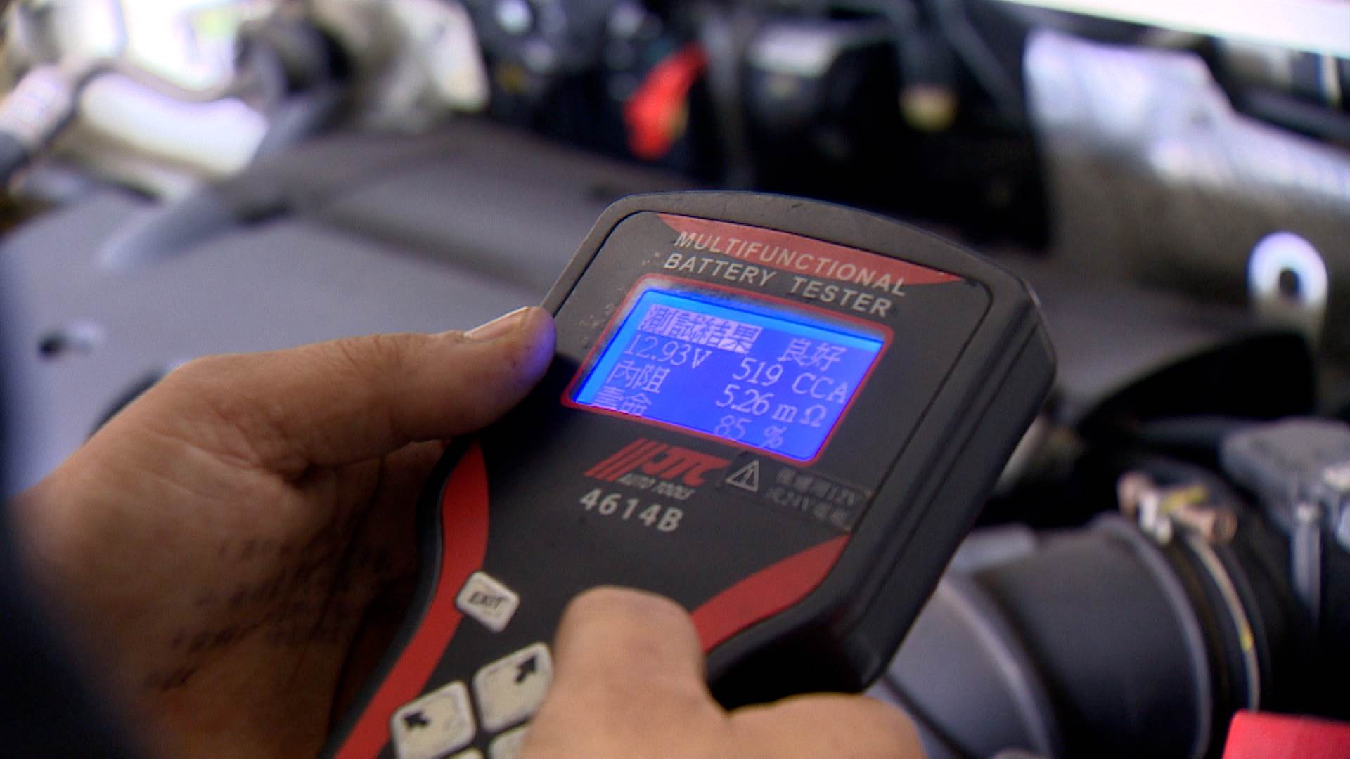 近年來,韓國Hankook電瓶因其高效、長壽命和穩定性,成為許多車主的新選擇。(圖/東森新聞)