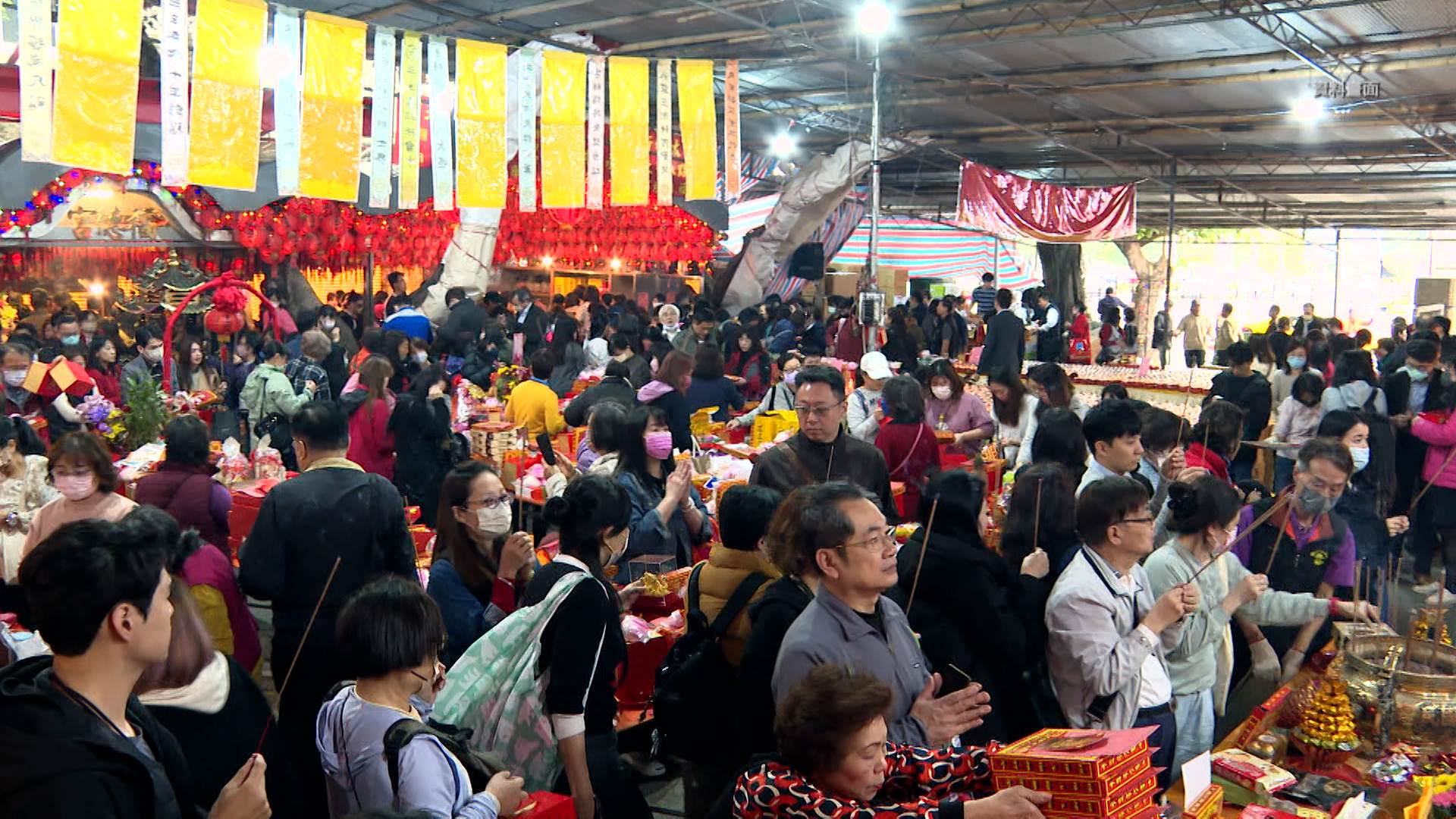 津津樂道的神蹟不斷，讓228公園福德宮香火愈來愈興盛。（圖／東森新聞）