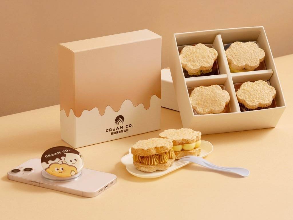 全新雲朵達克瓦茲禮盒組，搭加價購贈限定CREAM BUDDY手機支架！（圖／REAM CO. 鮮奶油有限公司提供）