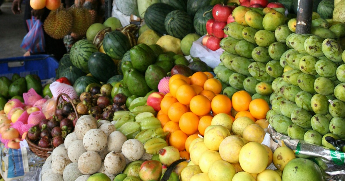 一名網友在網路上表示，他到傳統市場買2盒草莓、6顆橘子和6個蓮霧，被收了2040元，後來覺得奇怪返回詢問，老闆才說算錯錢了。（示意圖／Pexels）