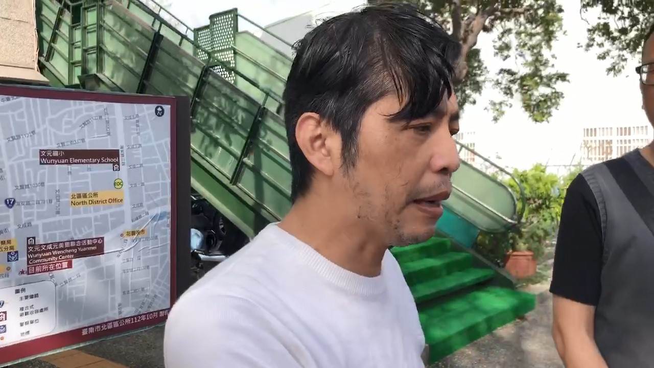 傳簡訊給她的是民進黨立委林俊憲的前助理林姓男子。（圖／東森新聞）