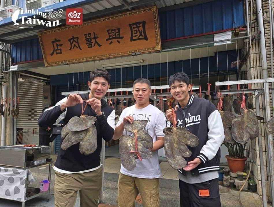 「獸肉」聽起來很猛，實際上是賣豬肉！而最吸引人的就是他們的招牌鹽醃豬膽肝！（圖／Linking 368 Taiwan恁去台灣提供）