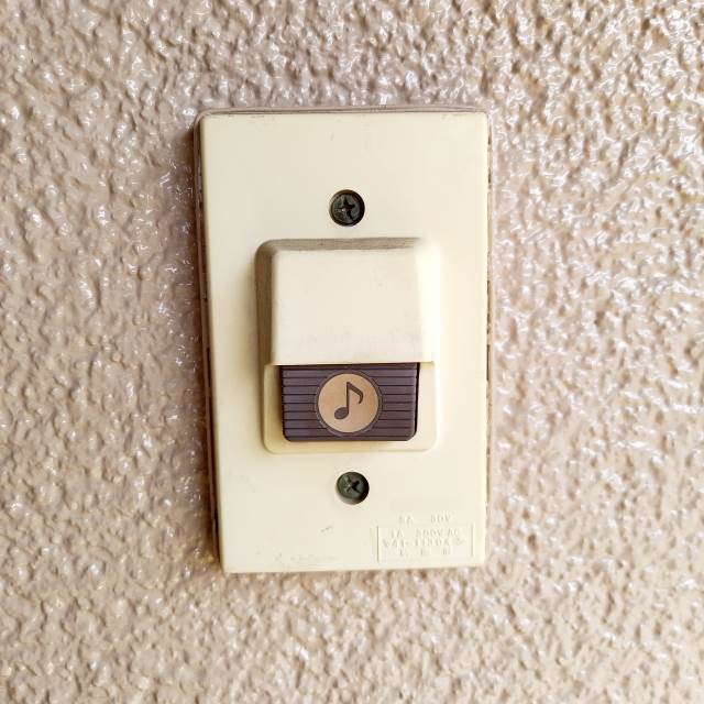 女網友坦言，吵到鄰居會按電鈴關切。（示意圖／翻攝自photoAC）