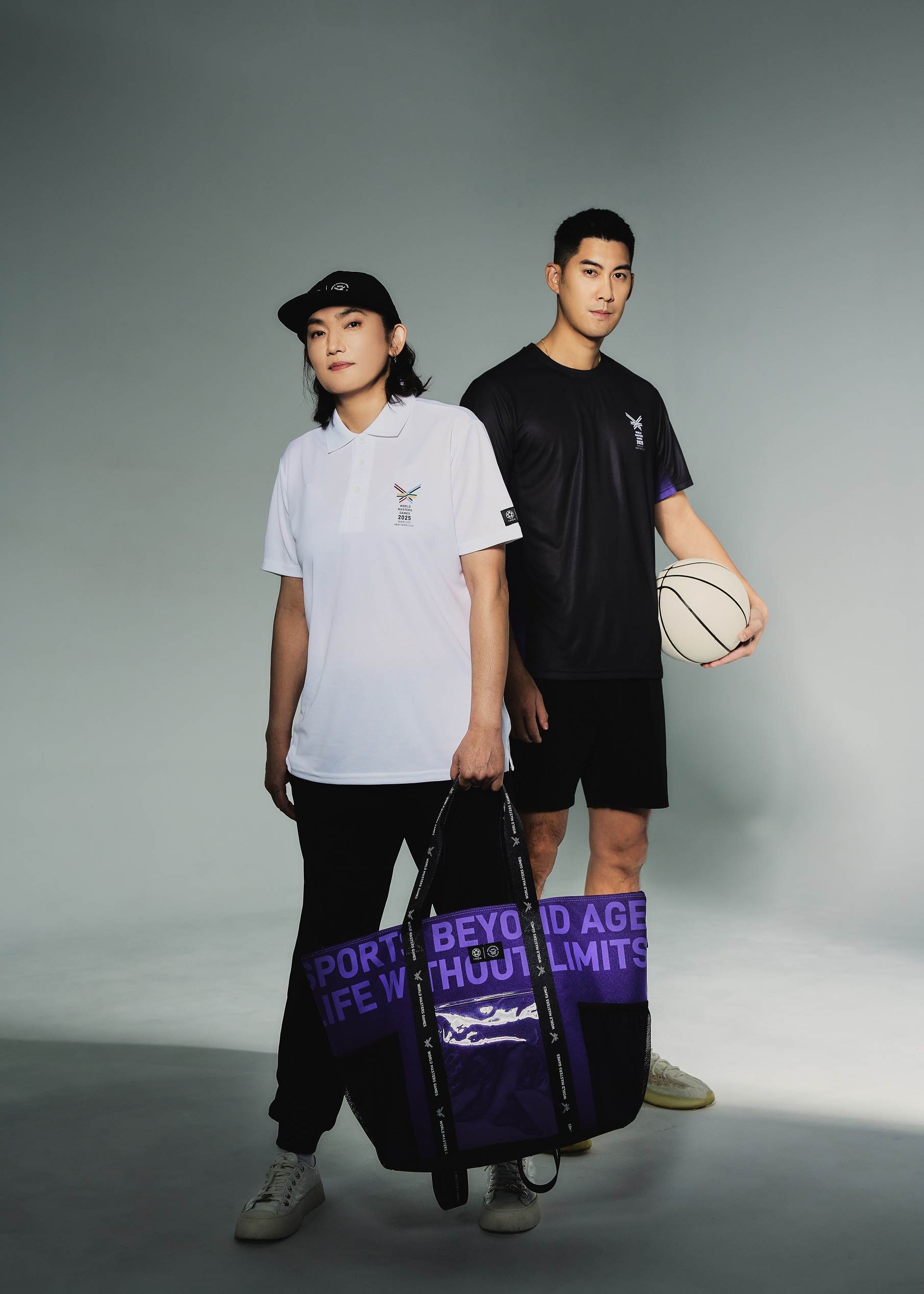 2025雙北世壯運周邊商品「運動休閒系列」推出多款運動休閒服飾，並邀請錢薇娟與毛加恩共同演繹運動時尚穿搭。(3)