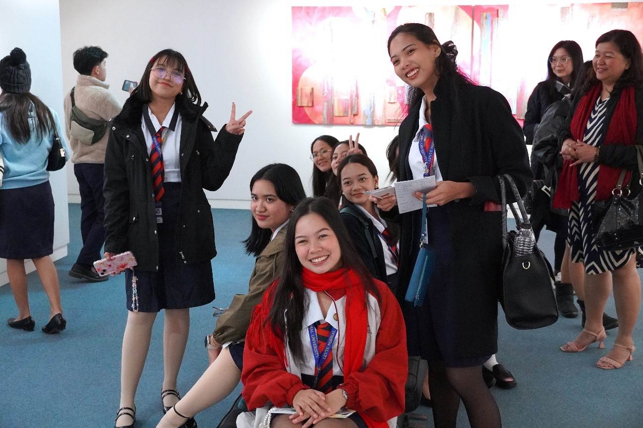 萊特師範大學的同學們對中華大學校園留下美好的印象。