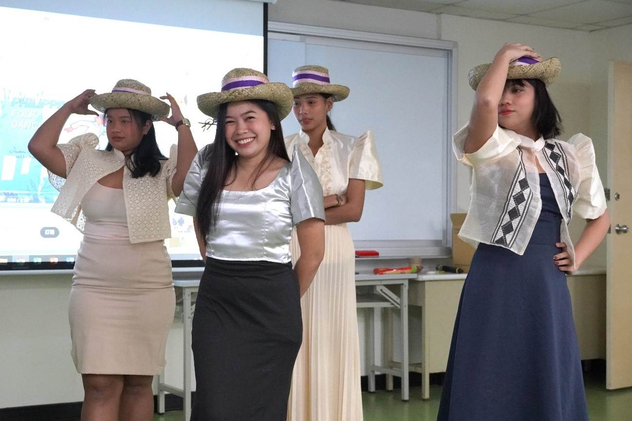 學生們帶來菲律賓當地傳統舞蹈sublî，與華大學生進行<a href='/search/tags/文化交流/' target='_blank'>文化交流</a>。