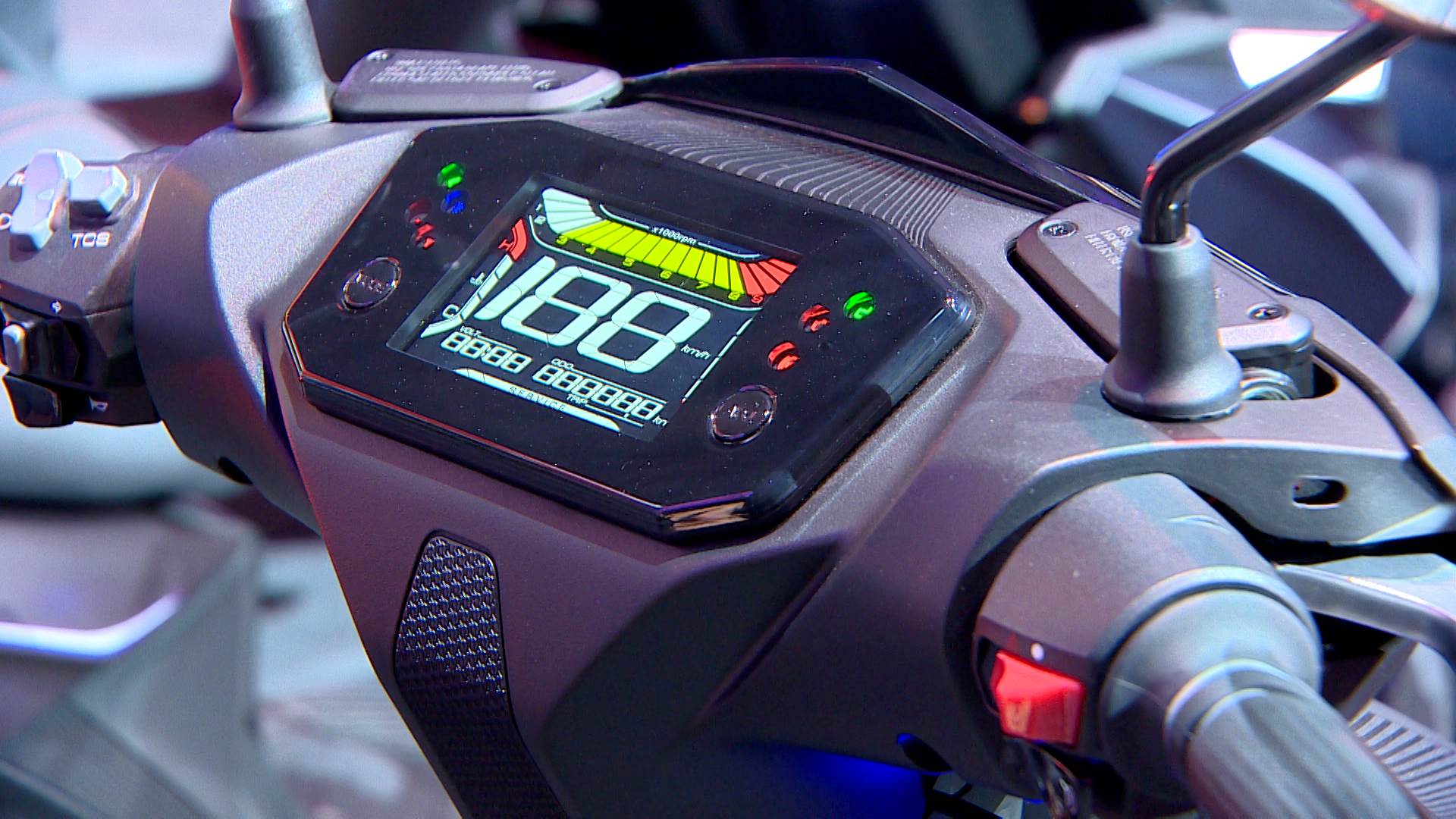  KYMCO再度發表<a href='/search/tags/旗艦電動車/' target='_blank'>旗艦電動車</a>，搭載充換合一系統，以及優惠資費方案，替市場投下震撼彈。