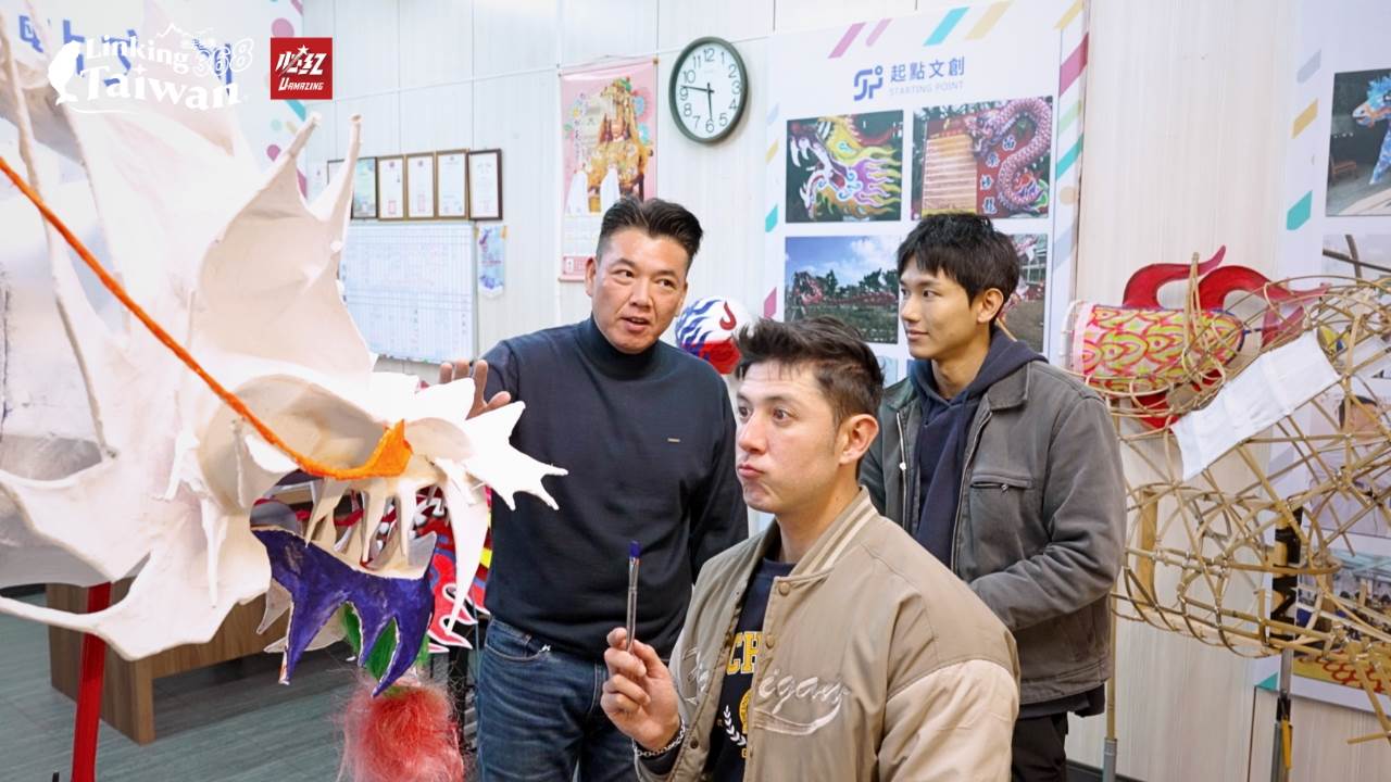 糊龍演變至今已成專業工藝，須經竹編、塑型、上色彩繪等，製作過程一點都馬虎不得！（圖／Linking 368 Taiwan恁去台灣提供）