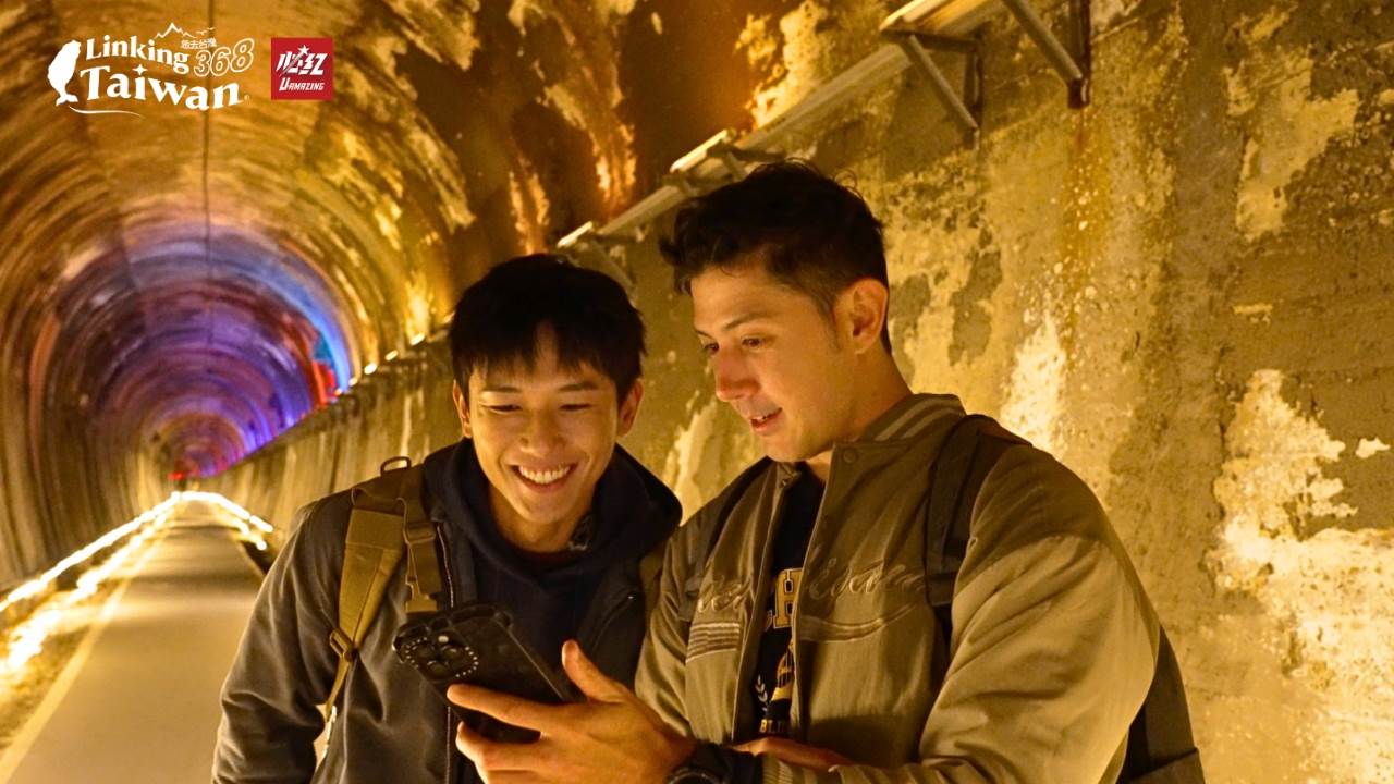 苗栗市功維敘隧道結合歷史與現代燈光藝術，每晚的燈光秀吸引遊客，成為獨具魅力的打卡熱點。（圖／Linking 368 Taiwan恁去台灣提供）