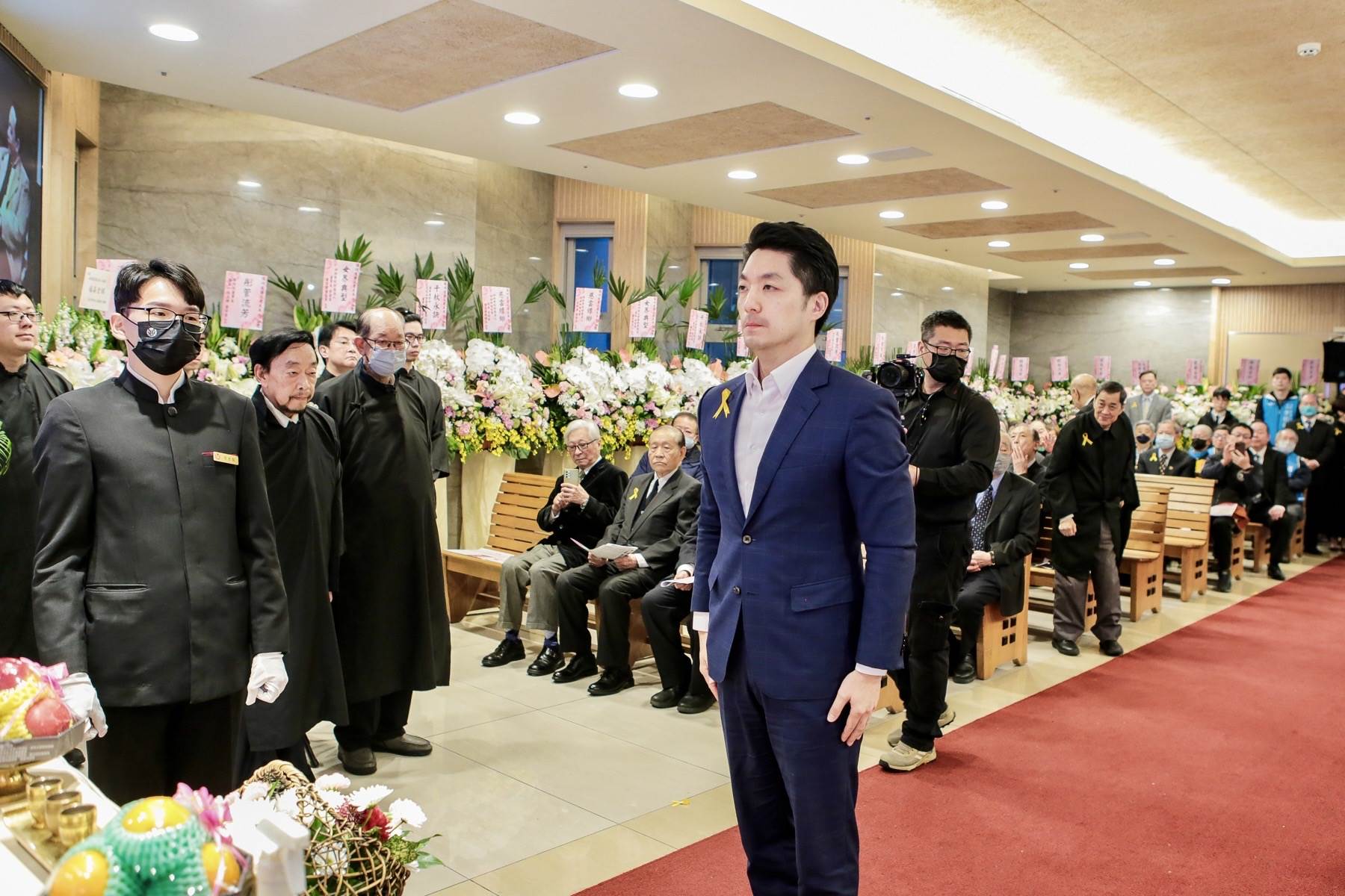 台北市長蔣萬安出席趙蘭花老夫人告別式悼念致意。（圖／趙老夫人家屬提供）