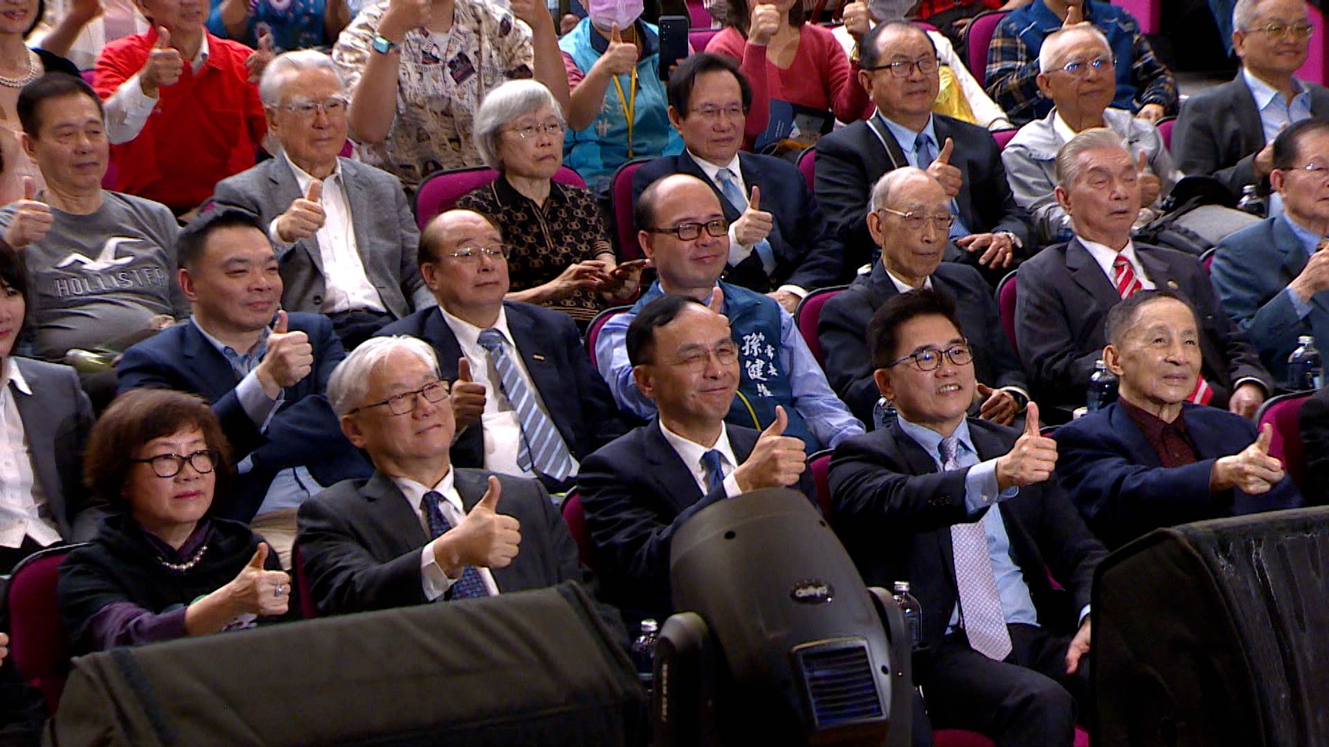 夏立言、黃健庭等重要幹部齊聚一堂向國父致敬。（圖／東森新聞）