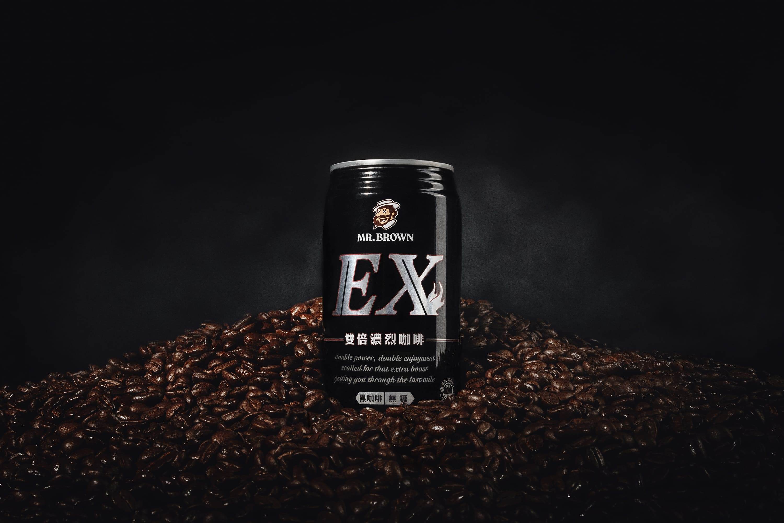 2025全新登場「伯朗EX雙倍濃烈黑咖啡」每罐330ml,建議售價30元