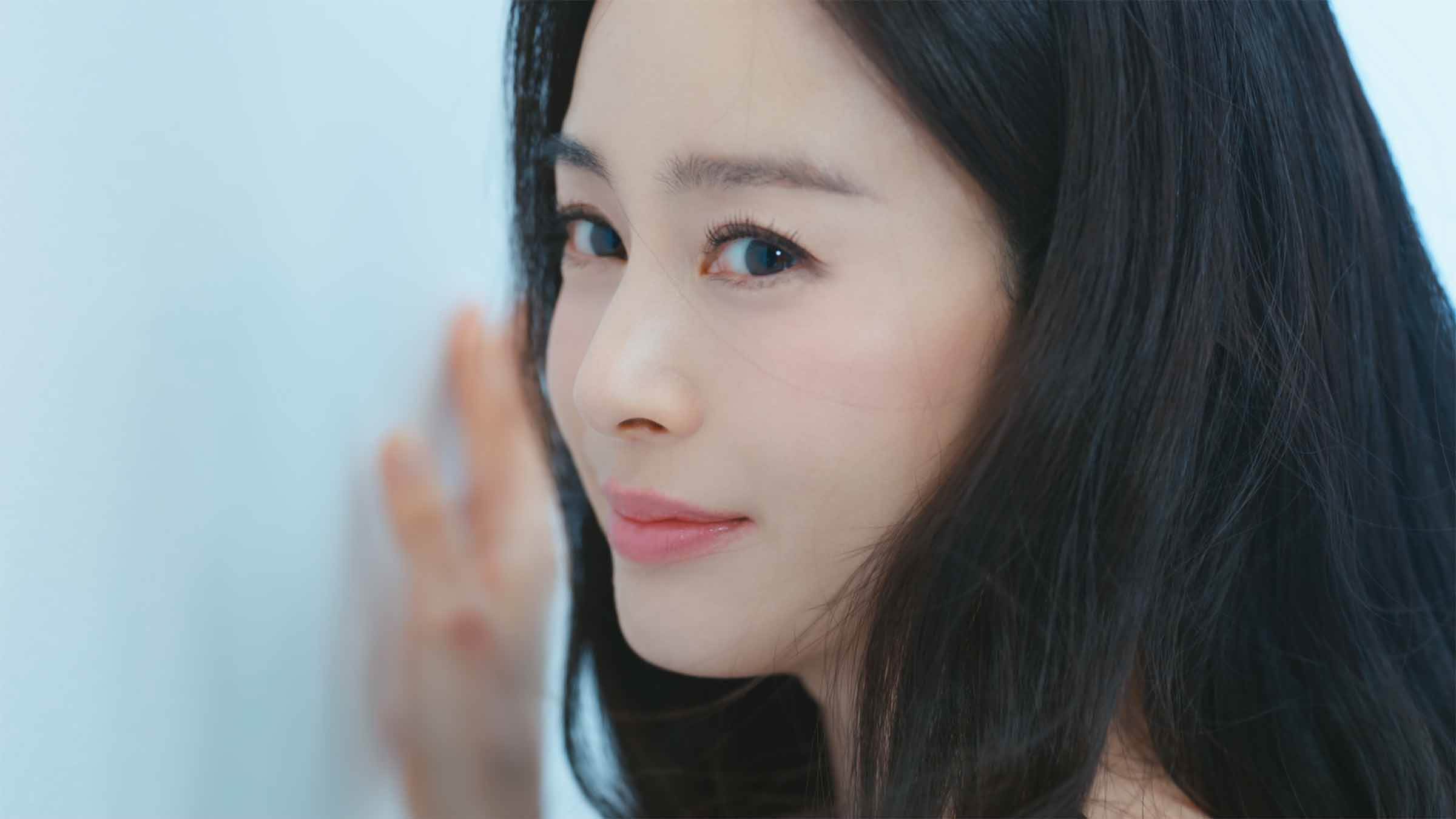 金泰希最近接受了君綺醫美邀請，成為最新君綺電波療程的代言人。（圖／君綺醫美提供）