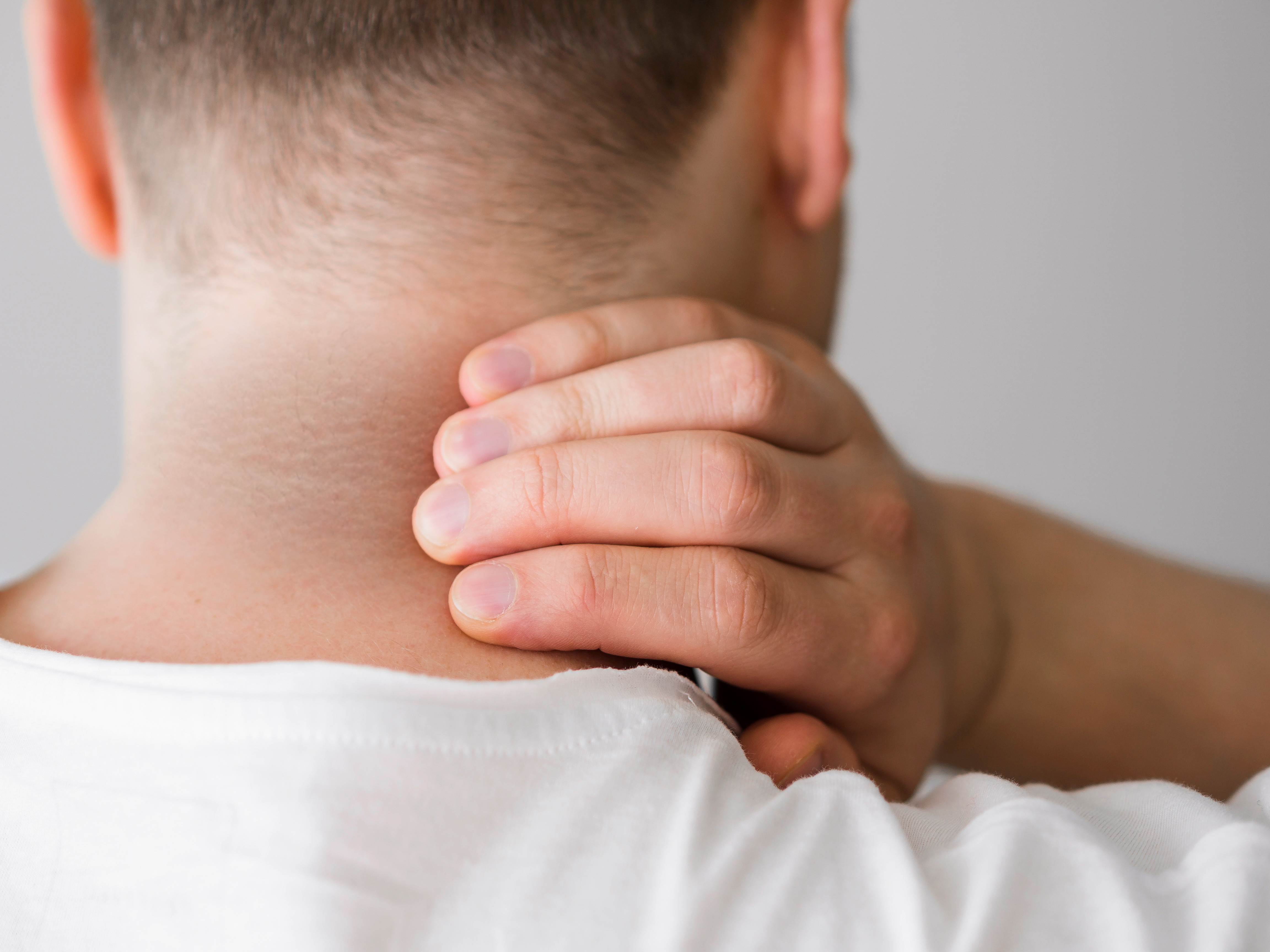 促使細胞增生，因而造成局部皮膚粗黑狀況，也就是黑色棘皮症。（圖／Ivenor提供）