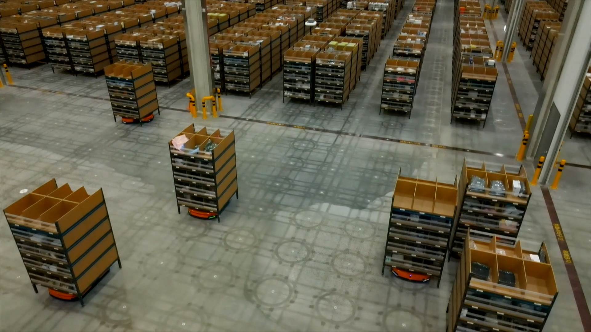 Coupang酷澎運用AI與智慧物流技術，讓消費者享受更快、更便捷的配送服務。（圖／東森新聞）