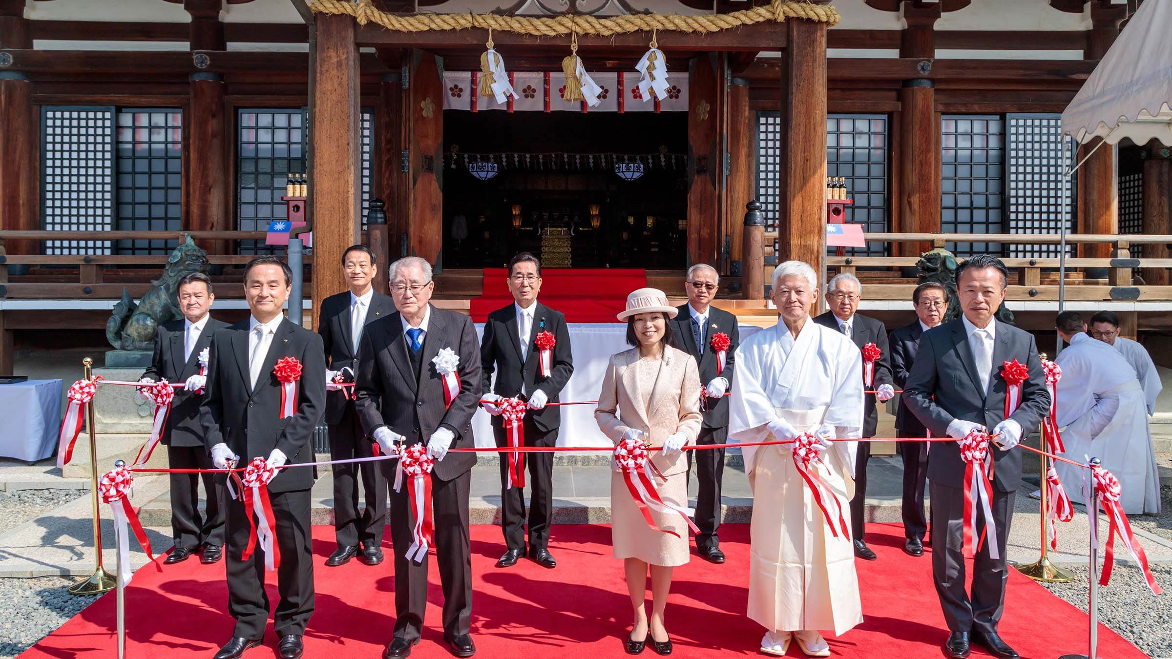 翁章梁縣長親自出席防府天滿宮檜木賽錢箱啟用儀式，這次儀式莊重隆重，邀請到日本皇室彬子女王殿下、駐日代表蔡明耀公使、山口縣知事村岡嗣政等多位重量級貴賓共同見證。