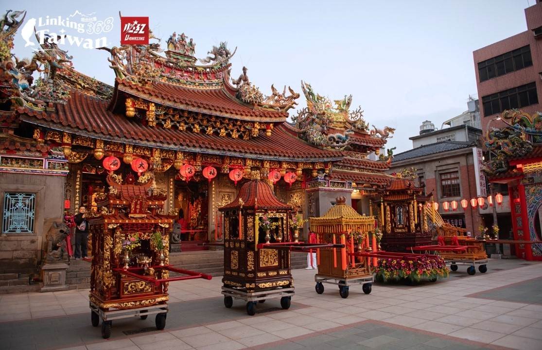 巡行神轎陣容：中壇元帥（太子元帥）、湄洲媽祖、元壇元帥、開漳聖王、開基開漳聖王，場面震撼又充滿信仰力量。（圖／恁去台灣提供）