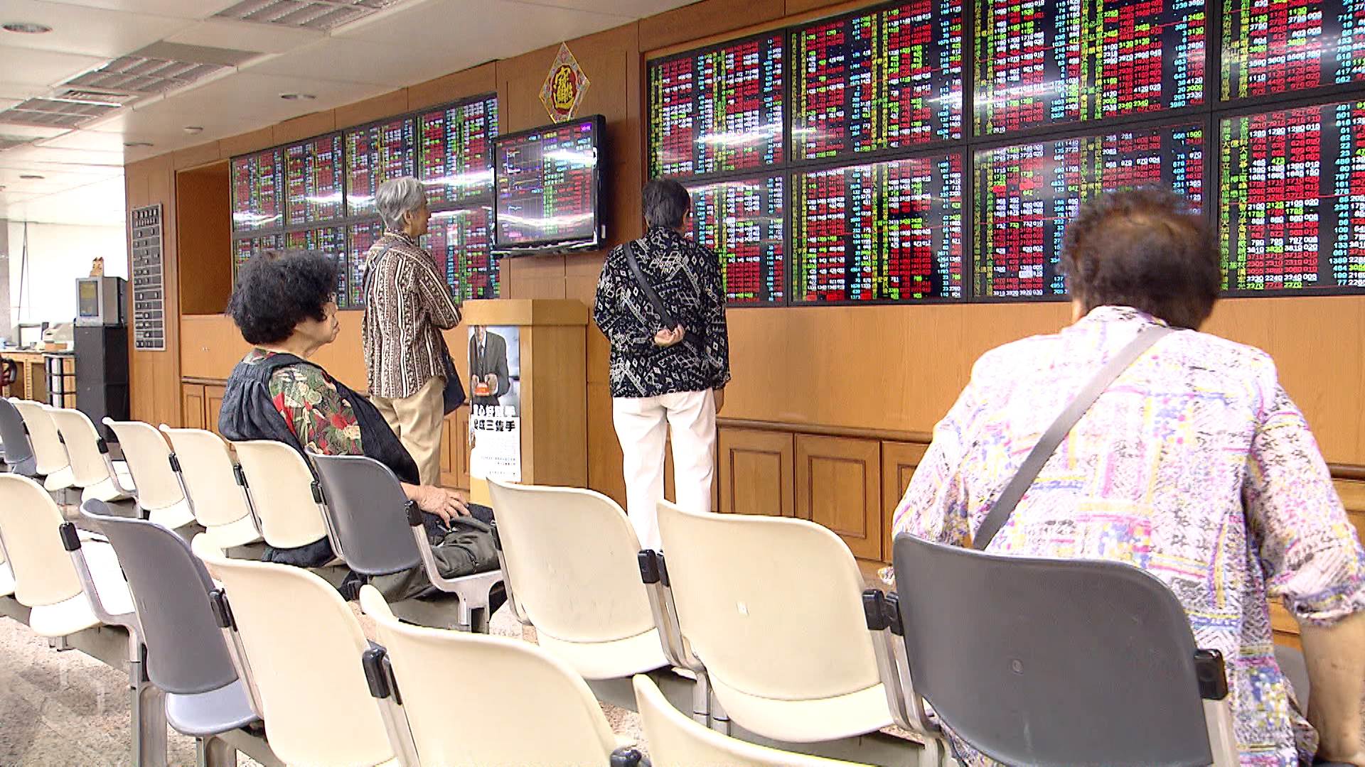 市值型與高股息型ETF應並行配置，分散風險。（圖／東森新聞）