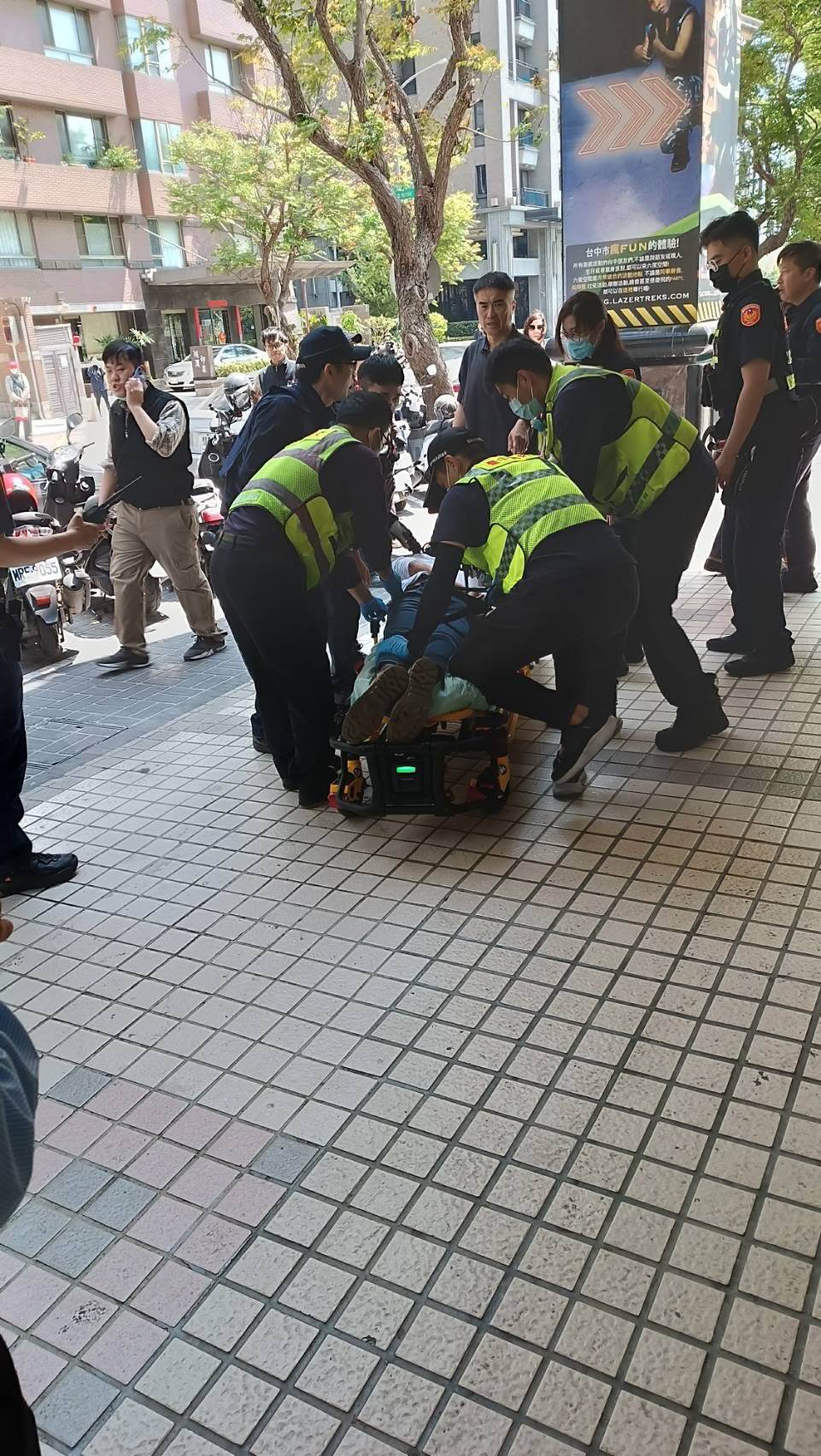 2B880692-0FAA-4C00-8942-B4EB9986AAC9