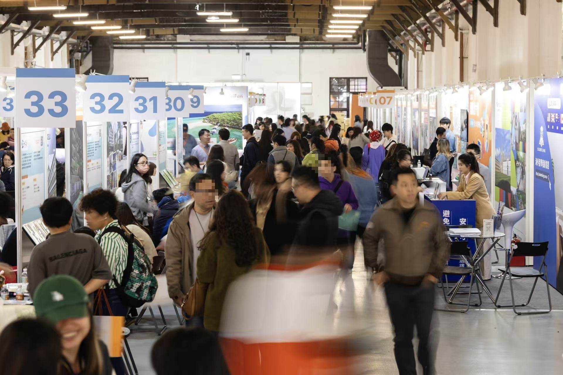 Student Living x StudyDIY國際遊學博覽會現場人潮絡繹不絕。(圖/Student Living提供)