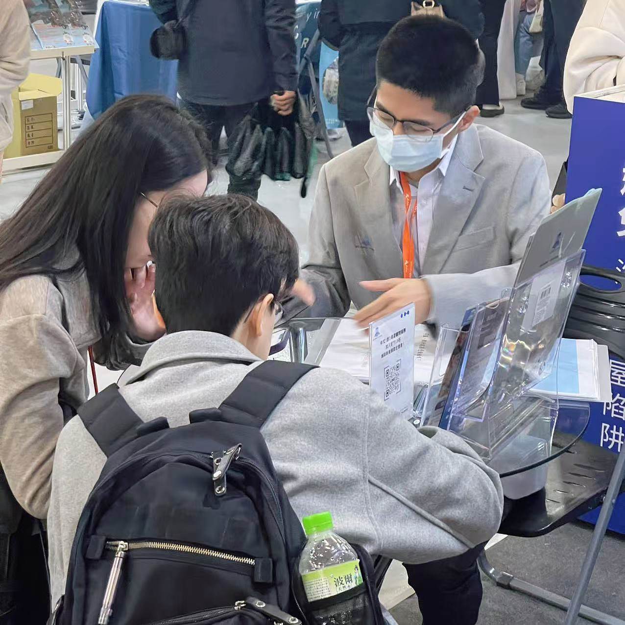 留學租屋平台 Student Living 現場提供一對一顧問諮詢服務,協助學生了解海外住宿選擇與租屋流程。(圖/Student Living提供)