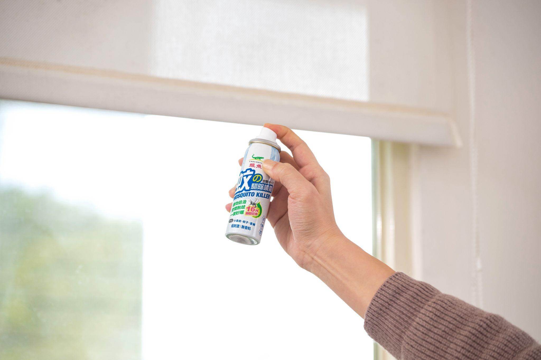 在空間輕輕一噴，「防蚊戰士」便能提供長達 16 小時的持久防蚊效果。（圖／鱷魚蚊香提供）