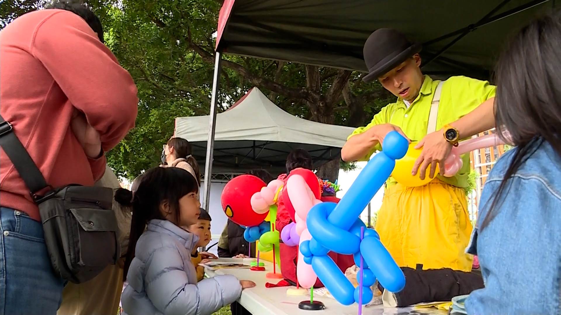 今年除了有超級大明星以外，我們還有特色市集好吃、好逛、好玩，而且還有一些益智遊戲，大家可以到現場體驗。（圖／東森新聞）