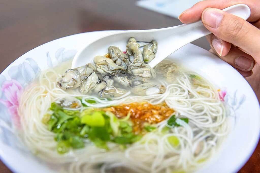 主活動兩日推出「上課啦！石蚵小學堂」、「激鬥！石蚵大胃王最強賽」、「大放電！春日親子遊樂園」、「瘋起來！LOCAL音樂派對」四大亮點，推廣金寧鄉多元農村文化特色。（圖／金門縣政府提供）