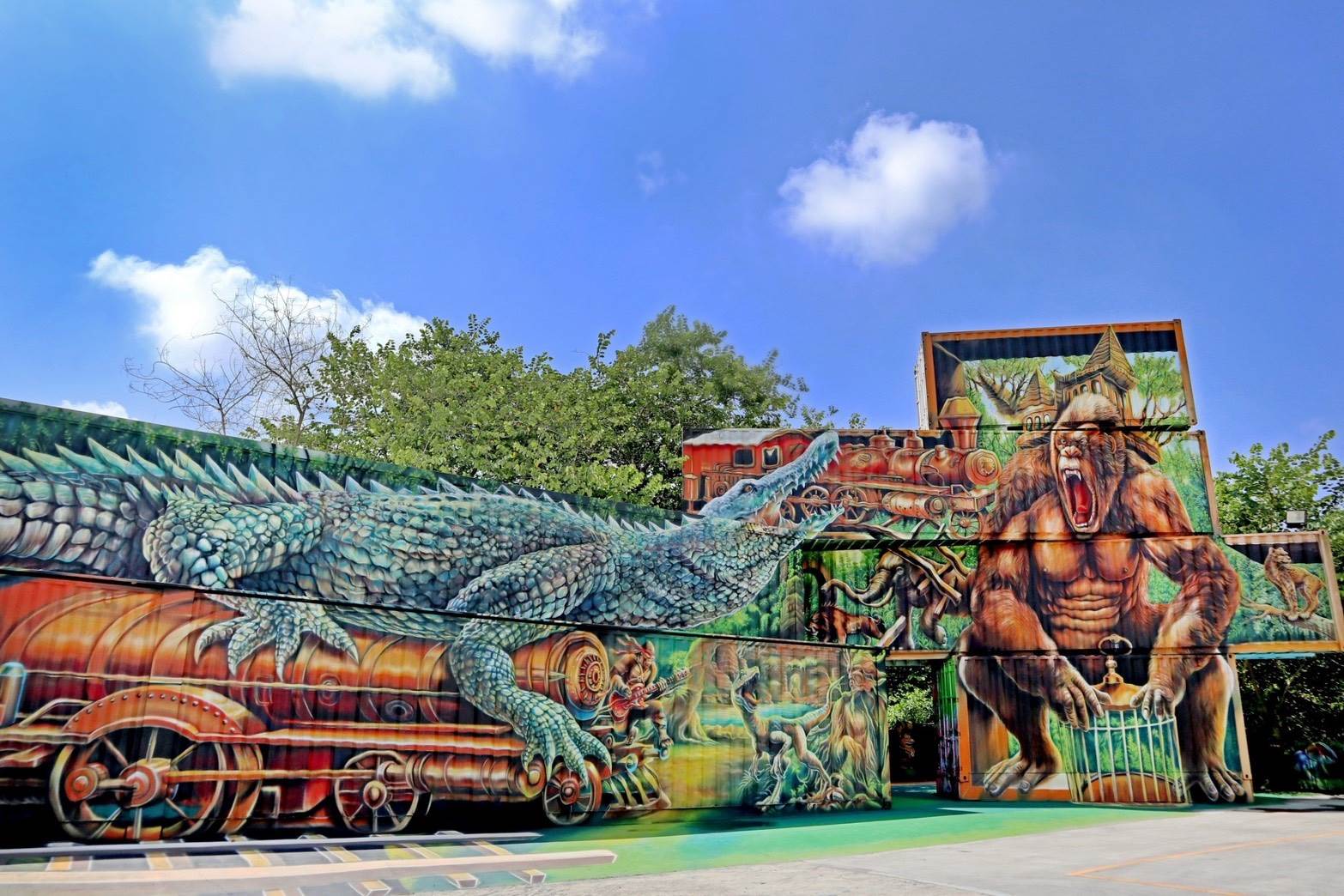 園區外有彩繪貨櫃可供遊客拍照。(圖/拾粹院)