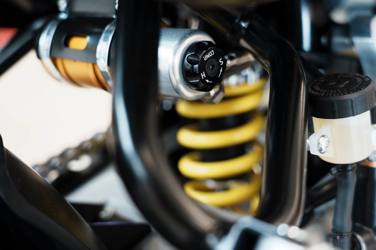 Rally後懸吊系統為中置單槍避震器外掛氣瓶（壓縮、回彈、預載可調）。（圖／林昱丞攝影）