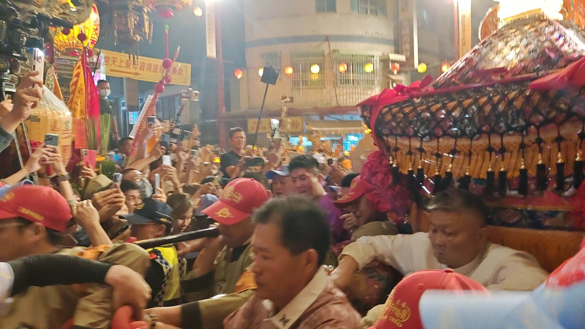 大甲鎮瀾宮董事長顏清標帶領信眾來到奉天宮進香。（圖／業者提供）