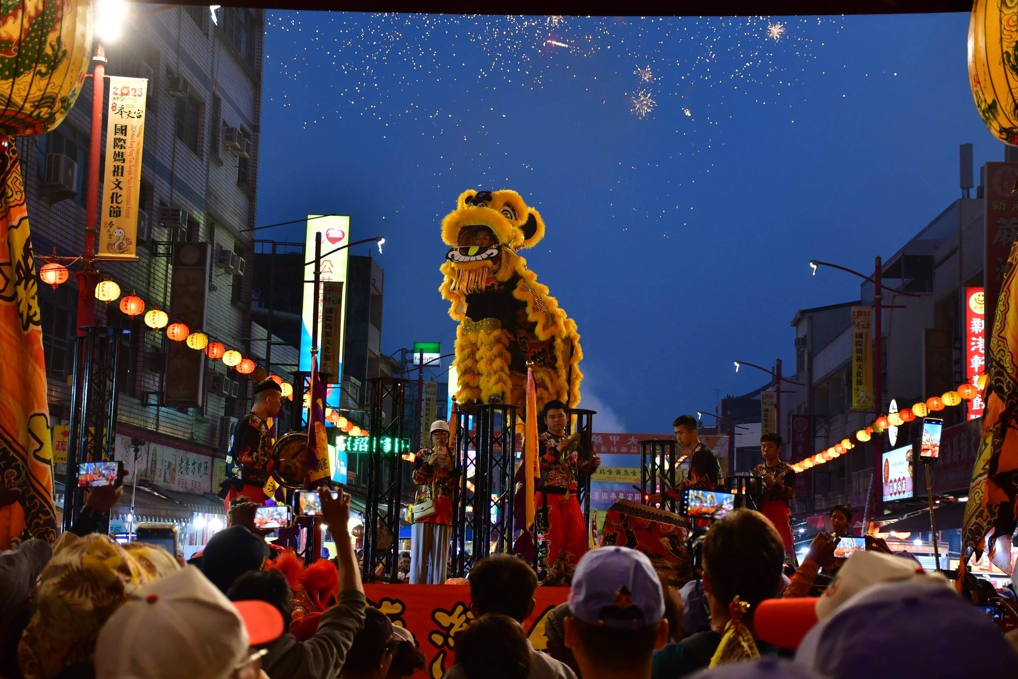 嘉義新港宛如不夜城。（圖／業者提供）