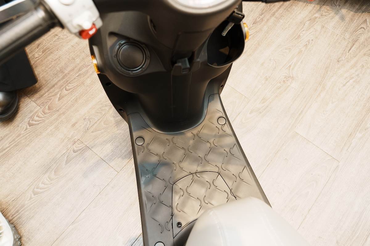 腳踏空間十分寬敞，目測最短的地方也有超過30公分。（圖／林昱丞攝影）