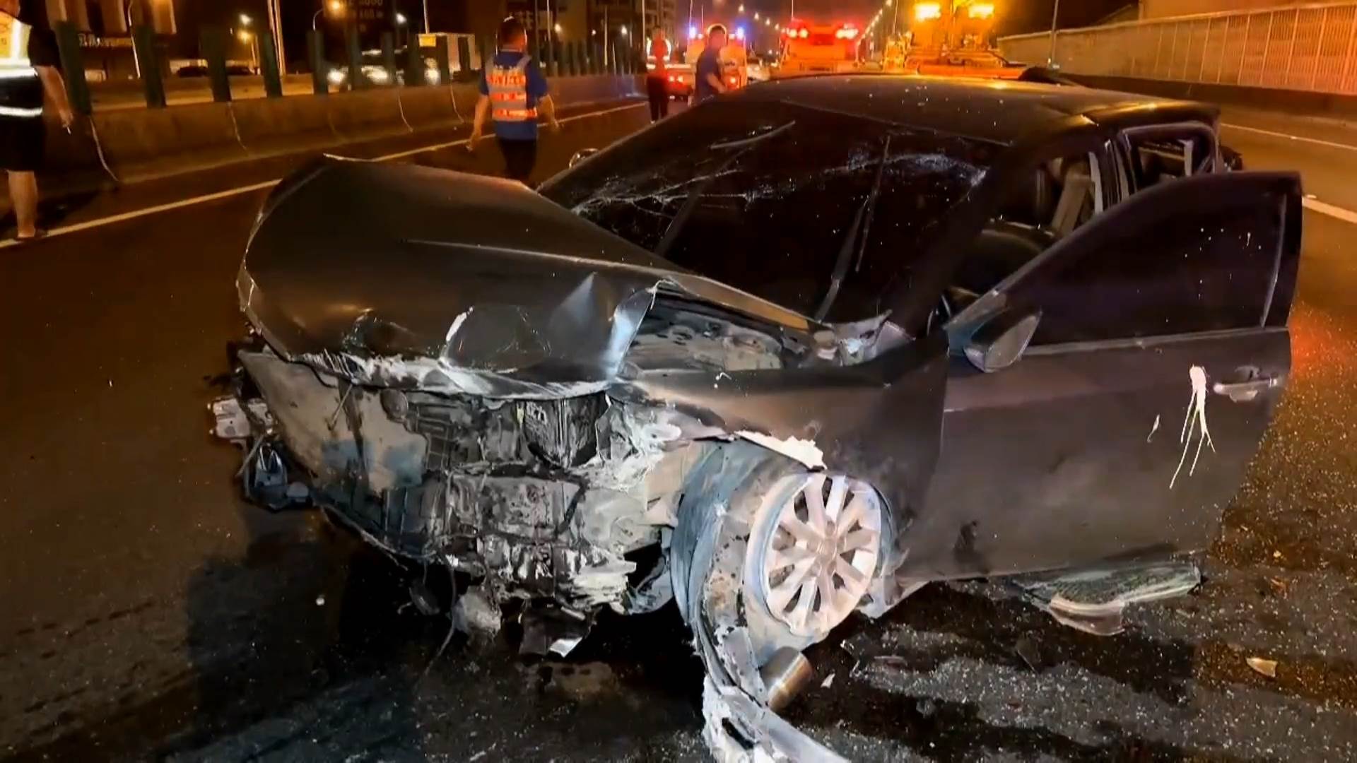 國道撞受困0600-2