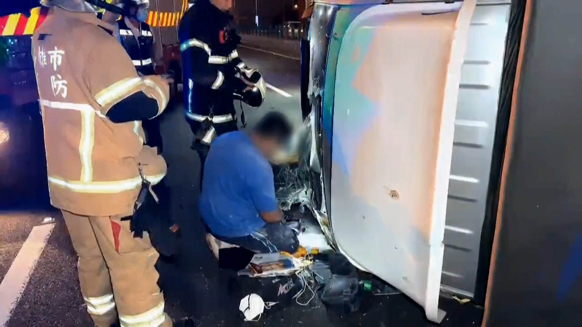 國道撞受困0600-4