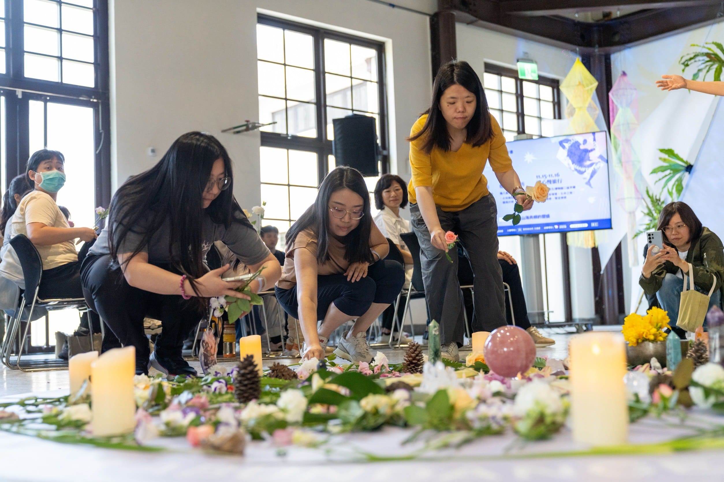 療癒工作坊以「迎接豐盛的自己」為主軸，兩天的課程安排6場由專業講師帶領的療癒體驗。（圖／臺東縣政府提供）